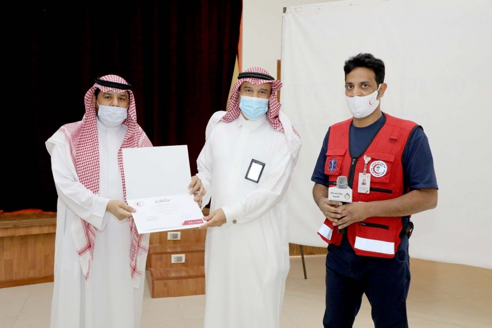 مدير تعليم الحدود الشمالية يدشن دورة بالإسعافات الأولية