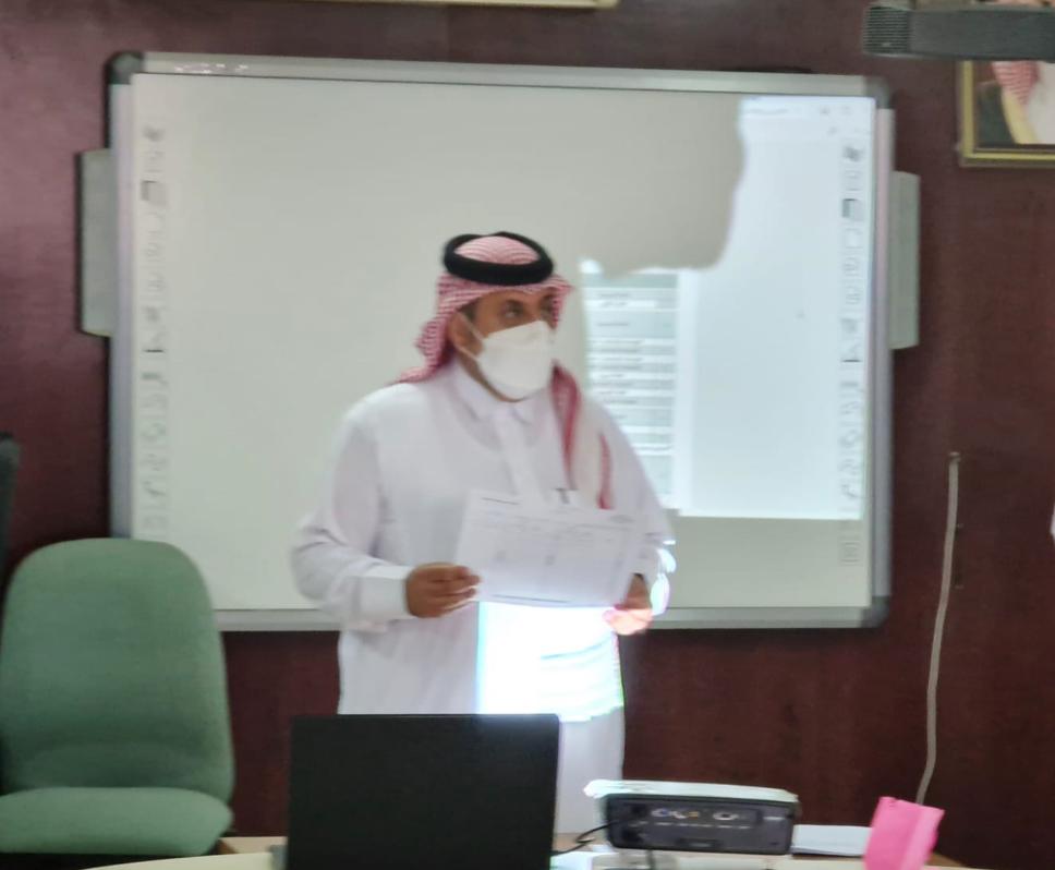 مدير الإشراف التربوي بتعليم الحدود الشمالية الأستاذ محمد داوود العطيوي يعقد اجتماعاً بمديري المكاتب والمشرفين التربويين ومديري المدارس في القطاعات التعليمية بالمنطقة