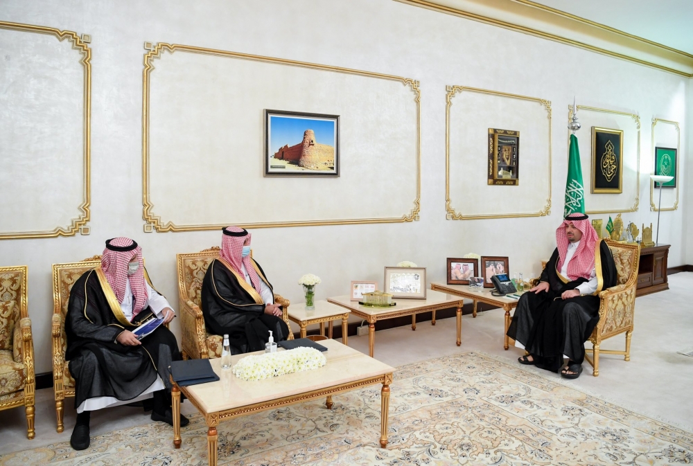 سمو الأمير فيصل بن خالد بن سلطان يطلع على تقرير خدمات الاتصالات وتقنية المعلومات بالحدود الشمالية