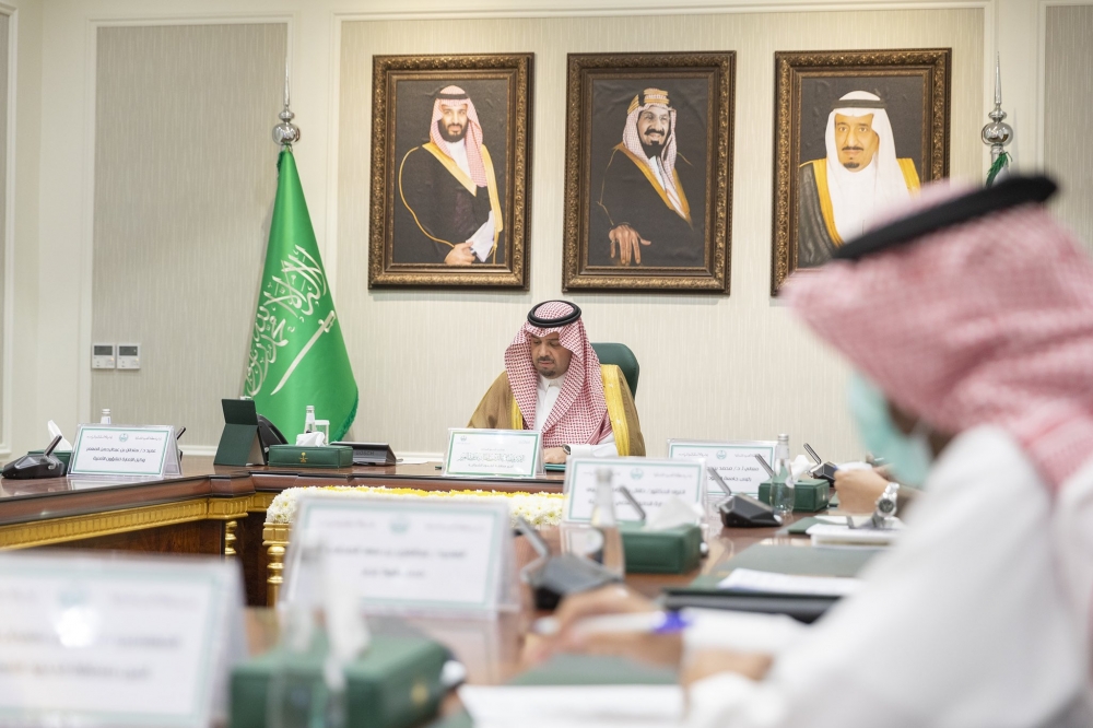 سمو أمير الحدود الشمالية يرأس اجتماع لجنة الدفاع المدني بالمنطقة