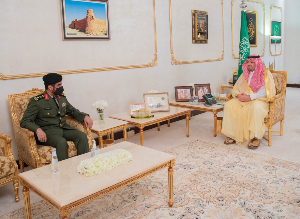 سمو أمير الحدود الشمالية يستقبل مدير السجون المكلّف بالمنطقة
