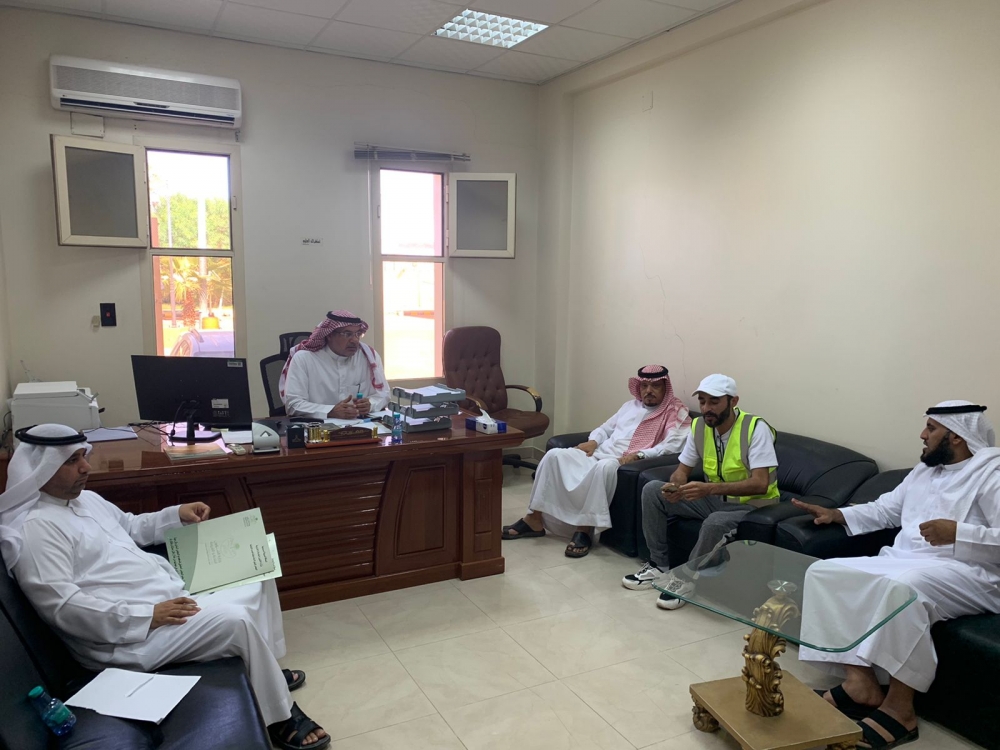 لجنة المشاريع والصيانة بالمجلس البلدي بعرعر تعقد اجتماعها مع وكيل المشاريع والصيانة بأمانة المنطقة لمناقشة عدد من المواضيع من بينها