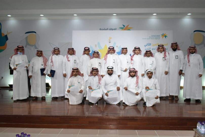 فرع وزارة الموارد البشرية بالحدود الشمالية يقيم حفل تكريم الإدارات المتميزة والمتطوعين المشاركين بإحتفال اليوم الوطني