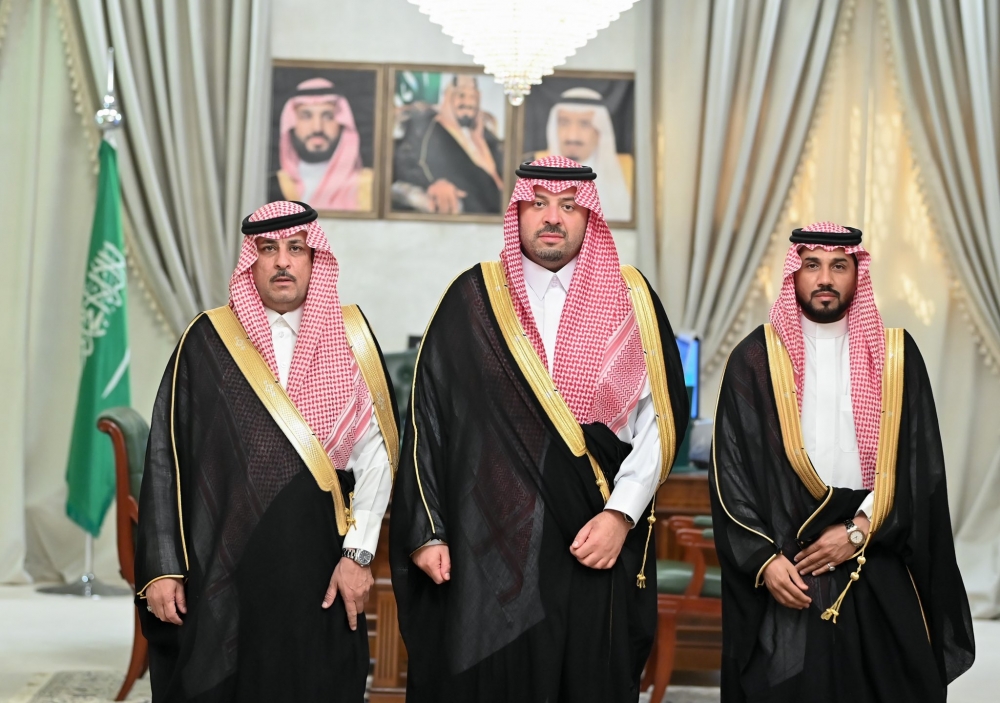 سمو أمير الحدود الشمالية يستقبل مديري إدارة مكافحة المخدرات بالمنطقة السابق والمعيّن حديثاً