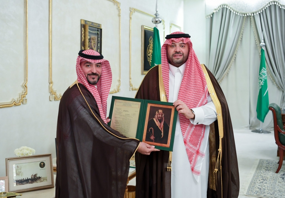 سمو أمير الحدود الشمالية يستقبل مدير معهد الإدارة العامة