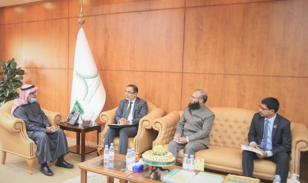 معالي رئيس جامعة الحدود الشمالية يستقبل سعادة سفير جمهورية بنغلاديش الشعبية لدى المملكة والوفد المرافق له