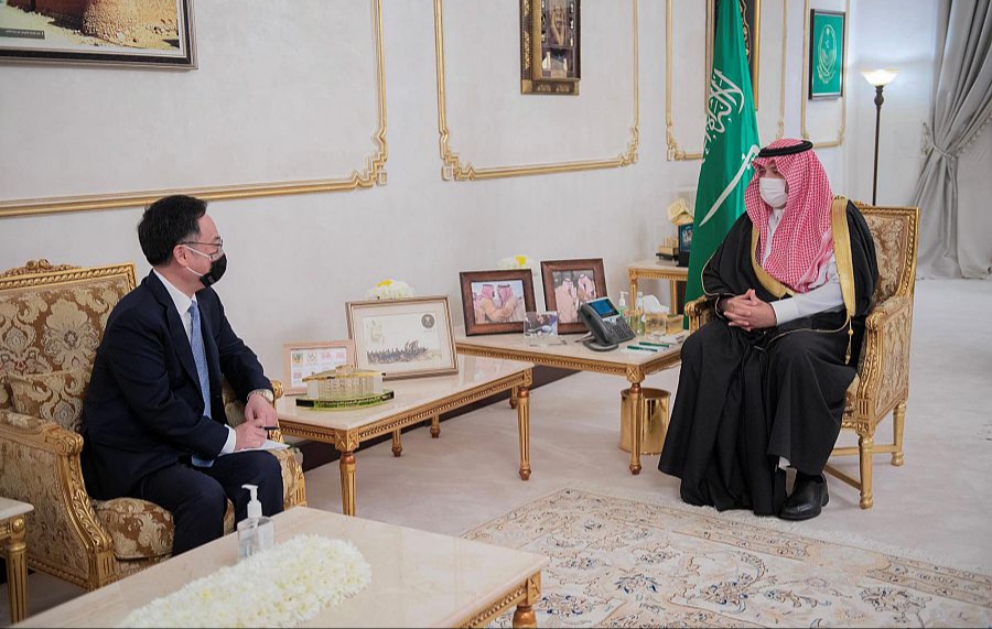 سمو الأمير فيصل بن خالد بن سلطان يستقبل سفير جمهورية الصين الشعبية لدى المملكة