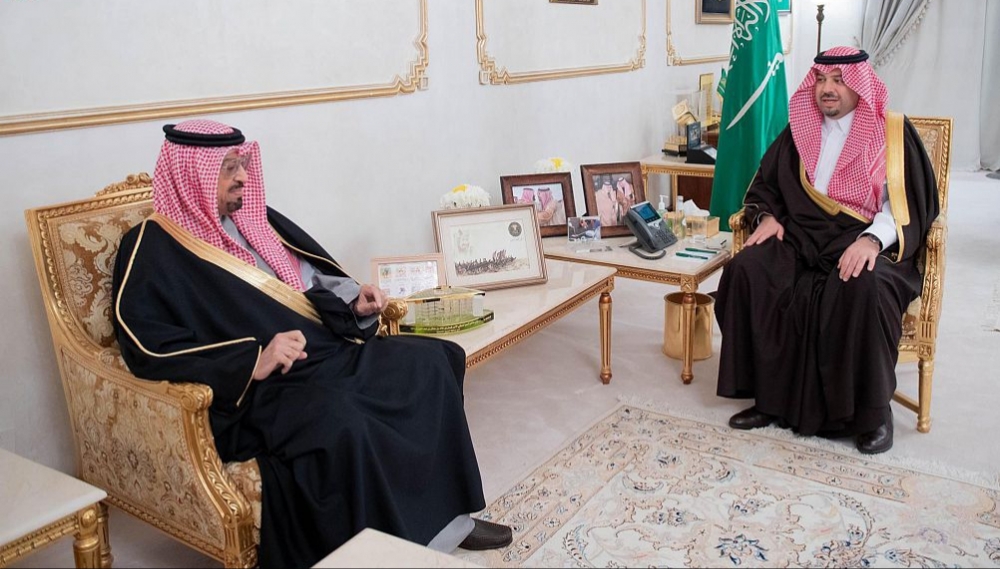 سمو أمير الحدود الشمالية يستقبل سفير مملكة البحرين لدى المملكة