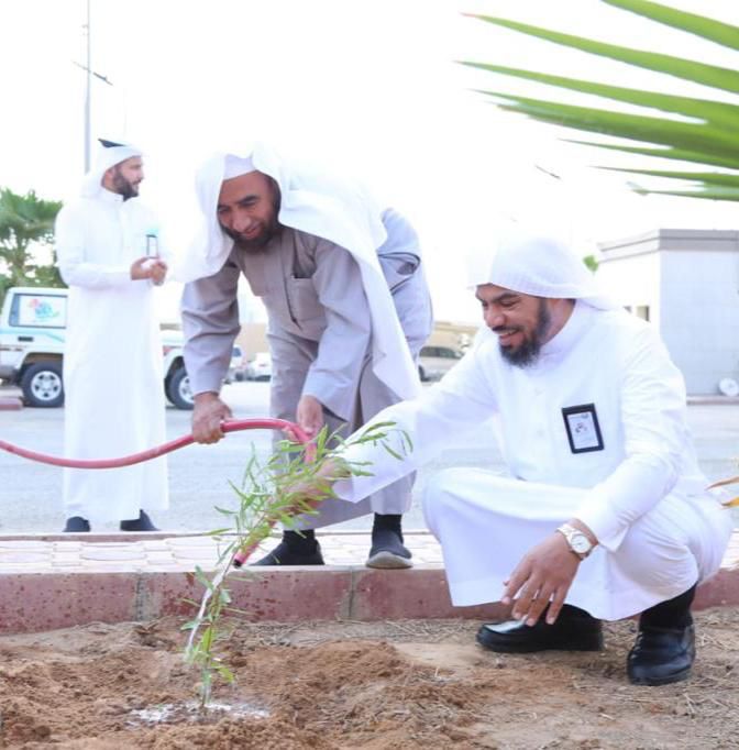 هيئة الأمر بالمعروف بمنطقة القصيم تشارك في مبادرة (السعودية الخضراء)