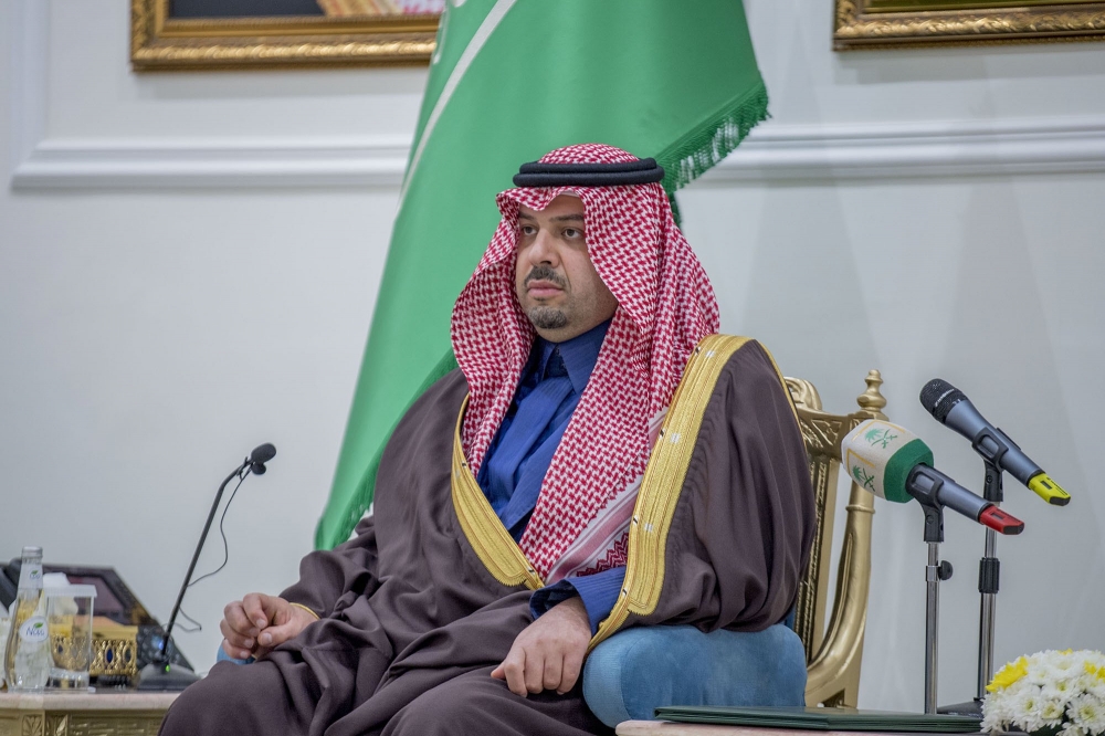 سمو أمير الحدود الشمالية يستقبل المواطنين في جلسته المسائية