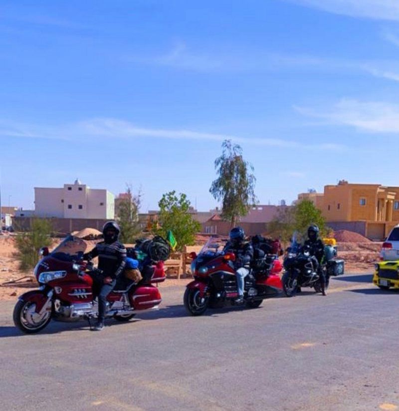 أعضاء من فريق عرعر رايدرز للدراجات المالية يشارك برالي عُمان رايدرز الدولي