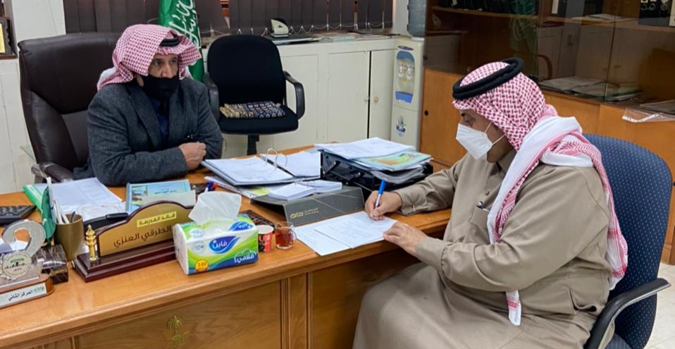 مدير الإشراف التربوي بتعليم الحدود الشمالية يتفقد مدارس طريف