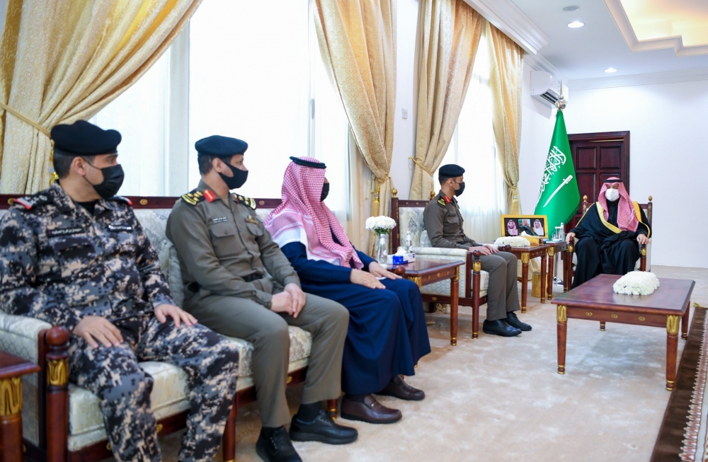 سمو أمير الحدود الشمالية يستقبل القيادات الأمنية بالمنطقة