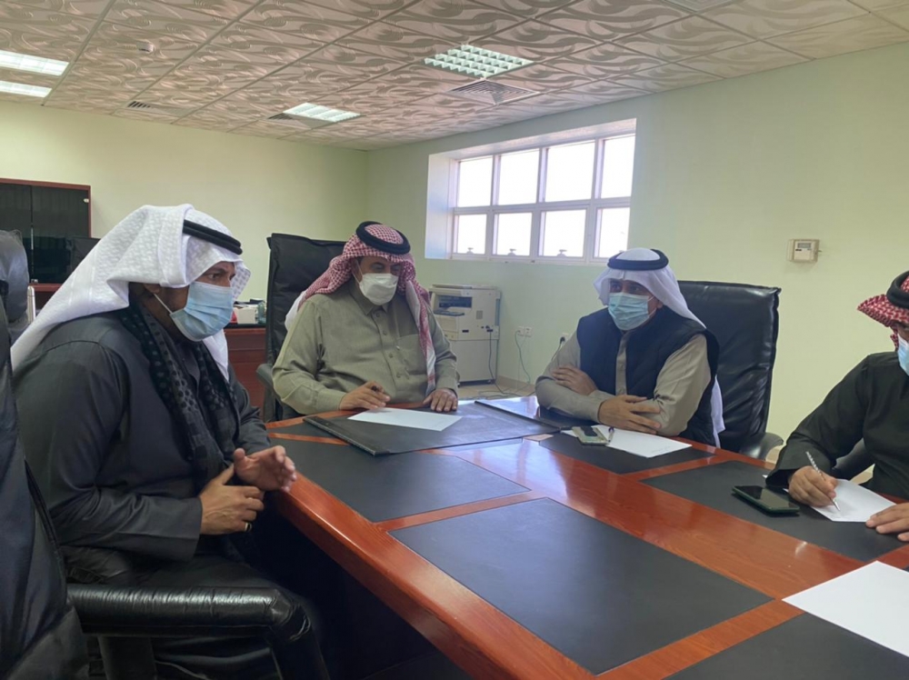 مدير الإشراف التربوي بتعليم الحدود الشمالية الأستاذ محمد داوود العطيوي يعقد اجتماعاً بمشرفي مكتب التعليم بمحافظة طريف