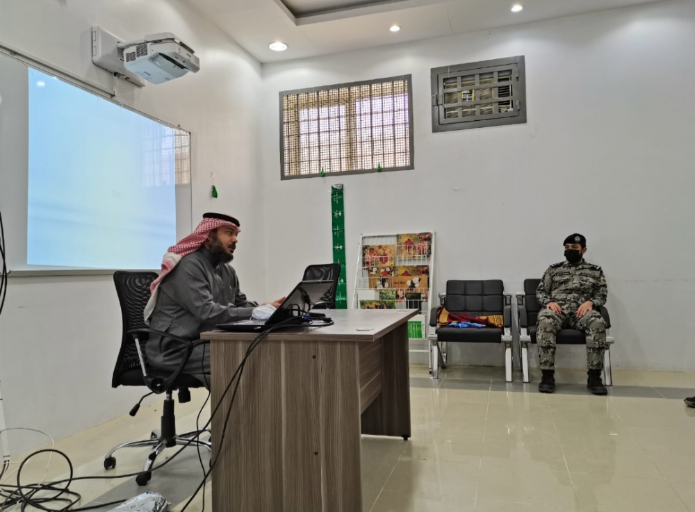 أدبي الحدود الشمالية ينظّم محاضرة لنزلاء سجن عرعر