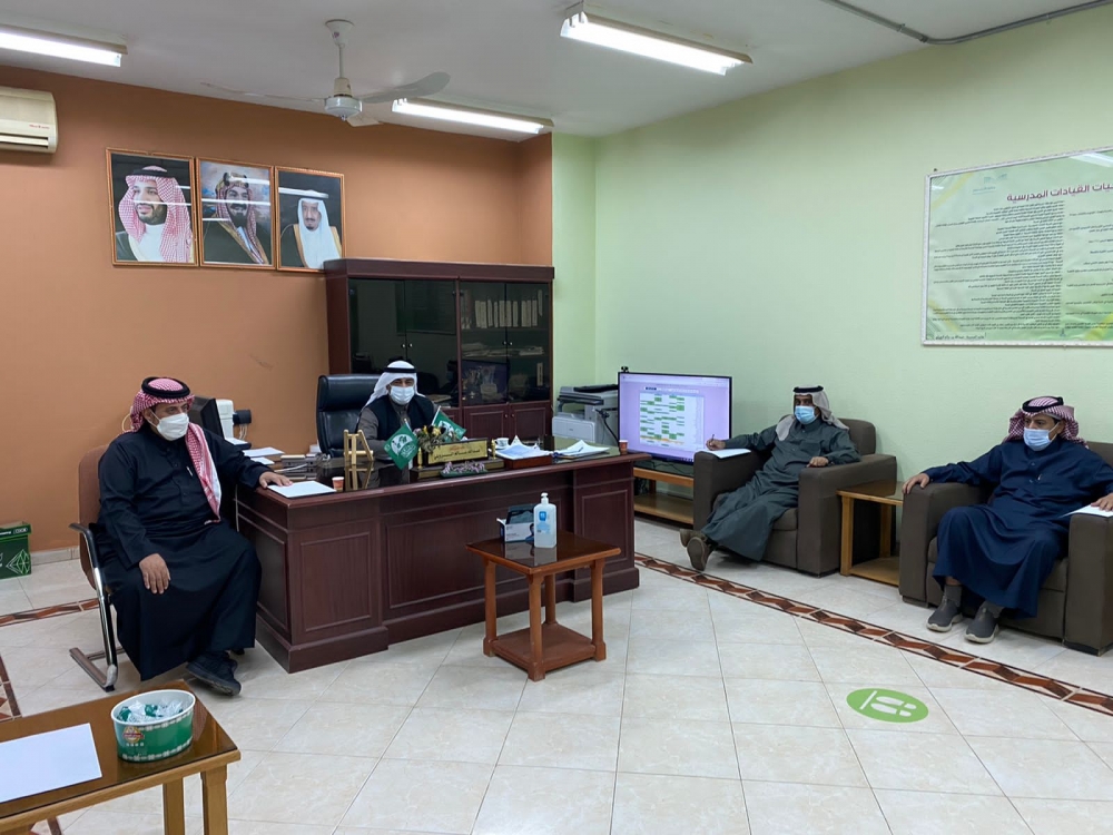 مدير الإشراف التربوي بتعليم الحدود الشمالية الأستاذ محمد داوود العطيوي يرأس اجتماع فريق مبادرة