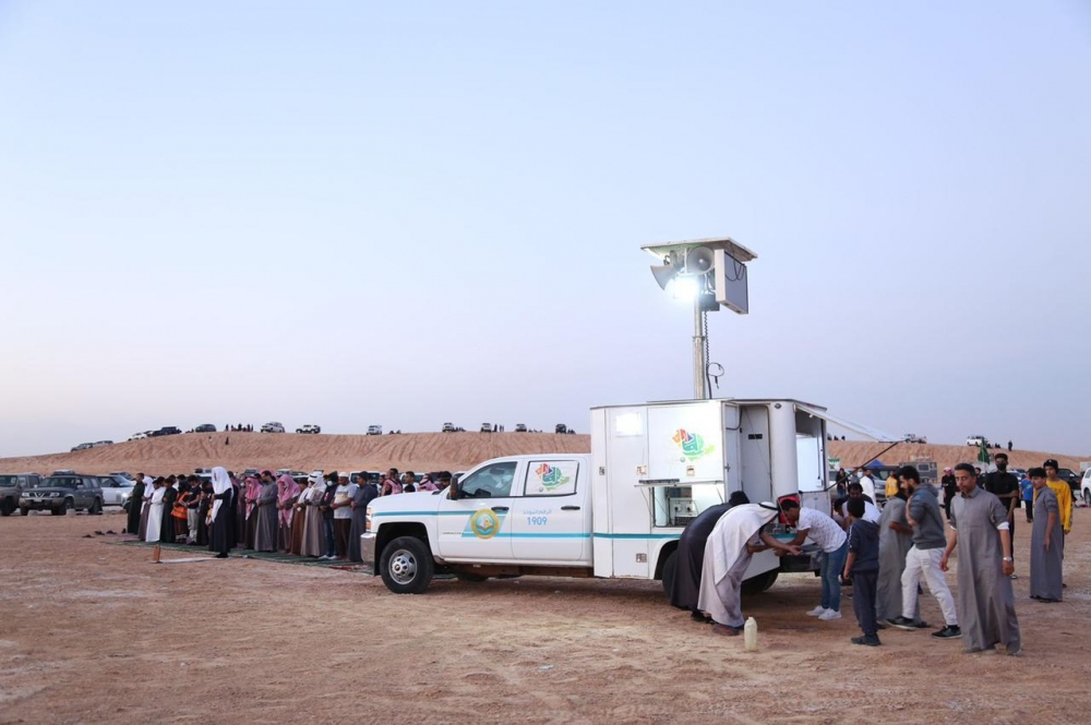 هيئة الأمر بالمعروف بمدينة بريدة توفر مصلى متنقلاً بالقرب من نادي القصيم للرياضات الجوية