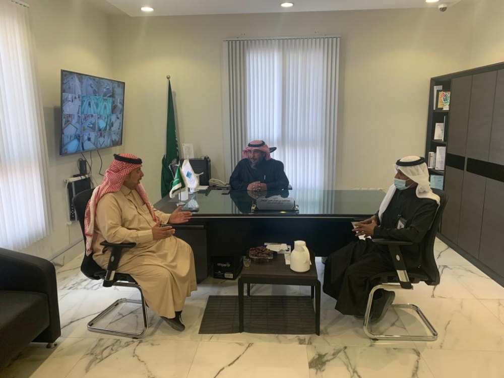 مدير الإشراف التربوي بتعليم الحدود الشمالية يقوم بزيارة مكتب الإشراف التربوي في شمال وغرب الرياض