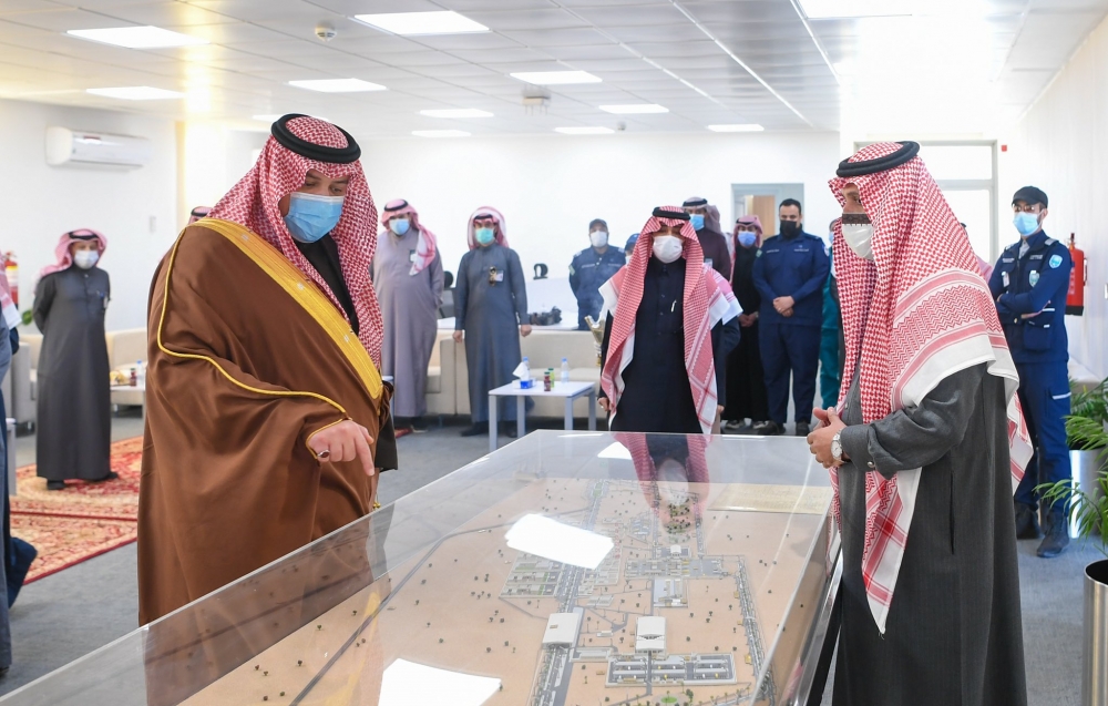 سمو أمير الحدود الشمالية يتفقد مركز جديدة عرعر