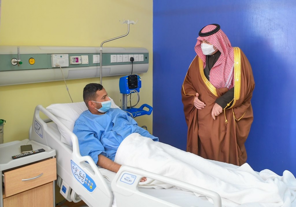 سمو أمير الحدود الشمالية يتفقد مستشفى مركز جديدة عرعر
