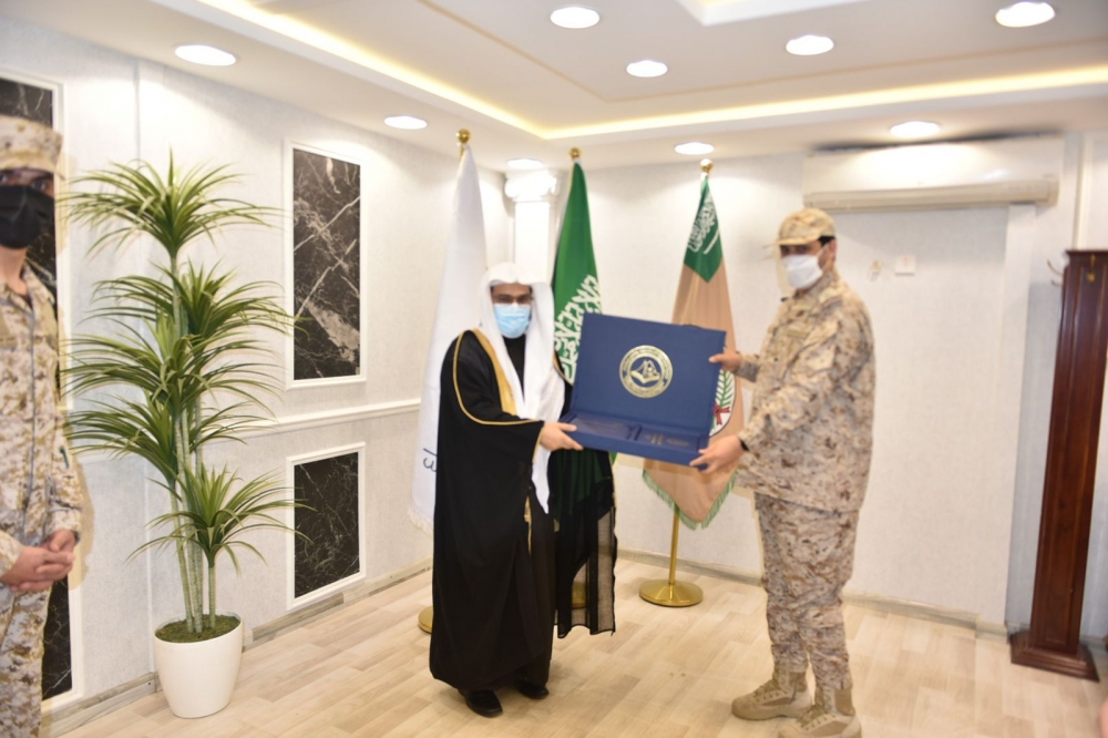 مدير عام فرع هيئة الأمر بالمعروف بمنطقة الحدود الشمالية يلتقي بقائد قوة عرعر