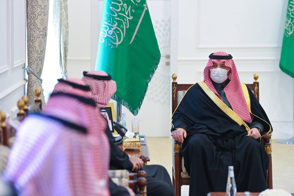 سمو أمير الحدود الشمالية يستقبل أمين المنطقة ورؤساء البلديات برفحاء