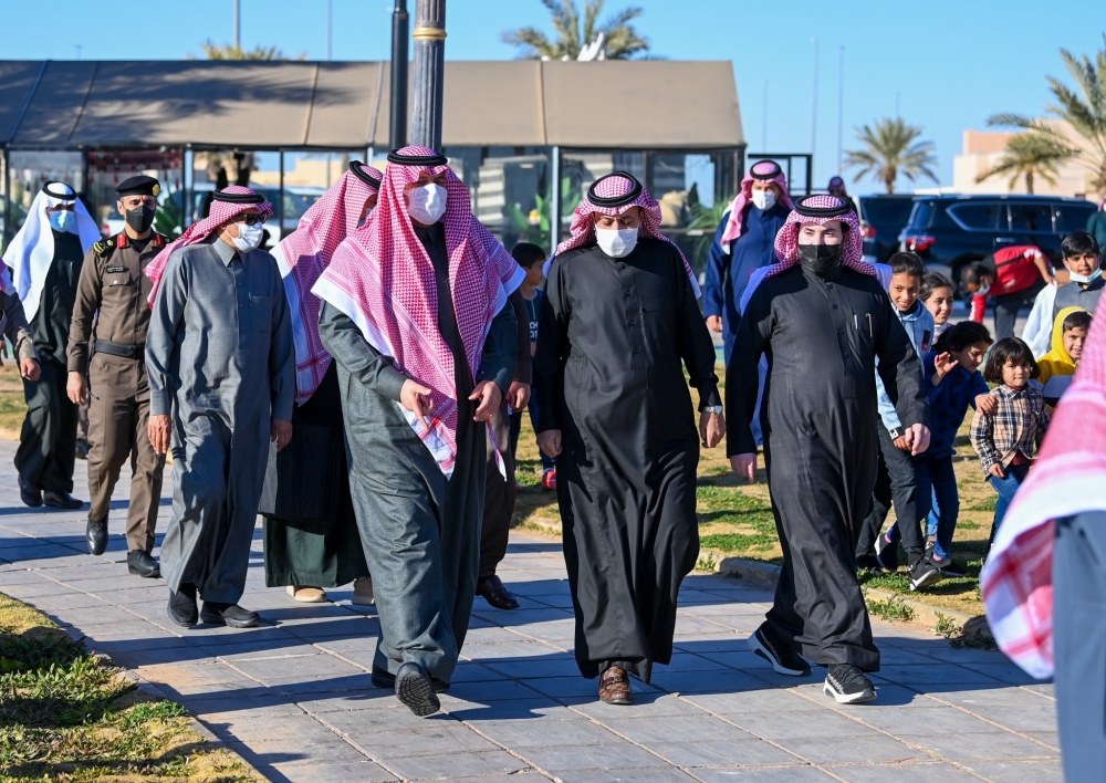 سمو أمير الحدود الشمالية يتفقد مشروع إعادة تأهيل حديقة الملك فهد برفحاء