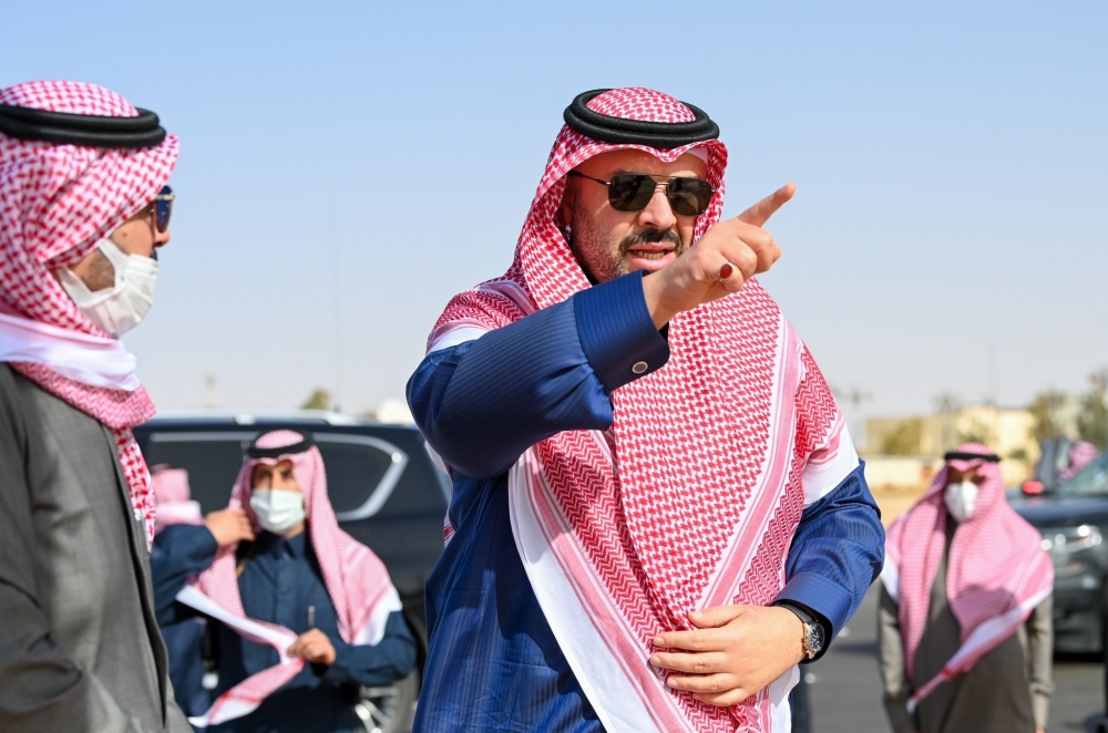 سمو أمير منطقة الحدود الشمالية يتفقد قرية الجبهان
