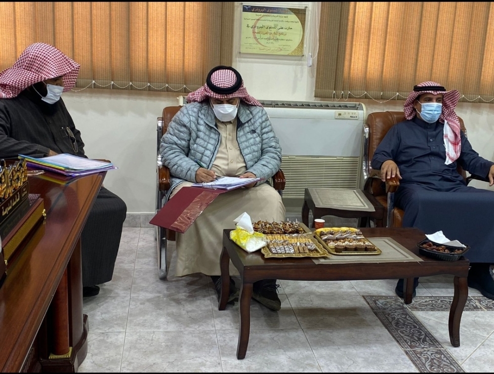 مدير الإشراف التربوي بتعليم الحدود الشمالية الأستاذ محمد داوود العطيوي يقوم بزيارة عدد من مدارس قطاع رفحاء التعليمي