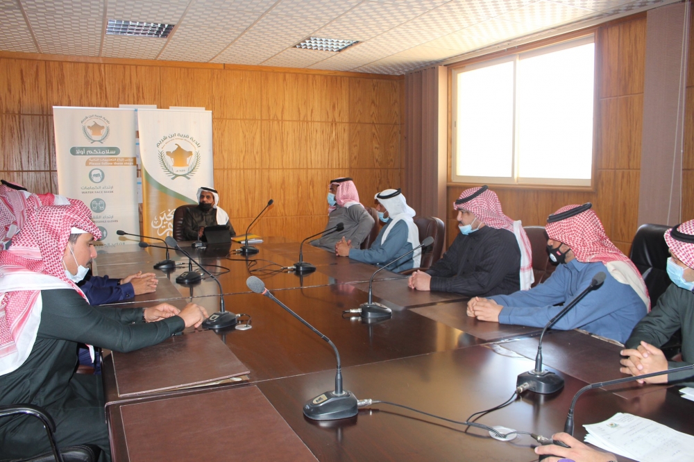 فرع وزارة الموارد البشرية بالحدود الشمالية يقيم ورشة عمل عن (منصة مسار) لموظفي بلدية قرية ابن شريم