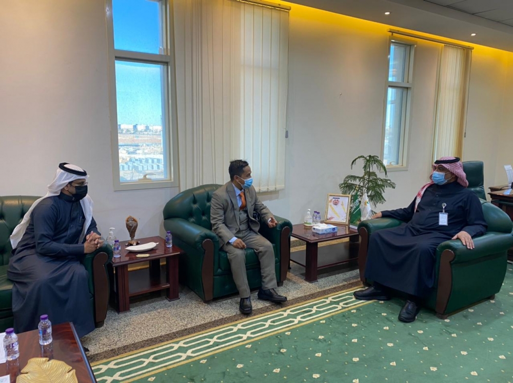 مدير فرع وزارة الموارد البشرية يستقبل مستشار السفارة الإندونيسي