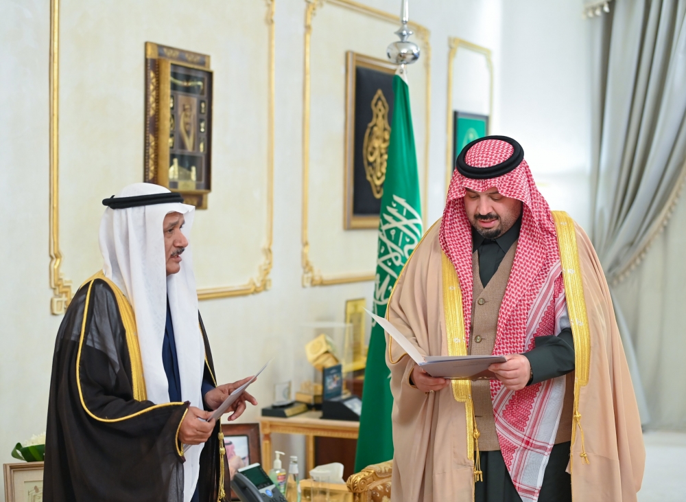 سمو أمير الحدود الشمالية يطلع على مبادرة النادي الأدبي