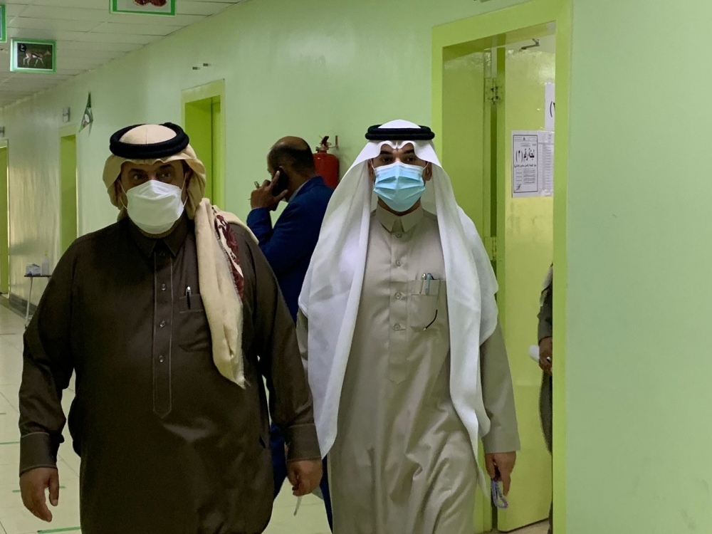 مدير الإشراف التربوي بتعليم الحدود الشمالية يقوم بزيارة عدد من مدارس عرعر مع انطلاق الإختبارات