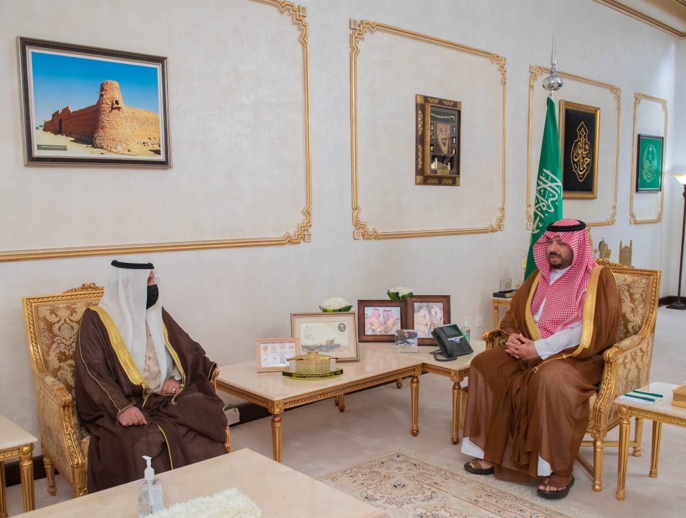 سمو أمير منطقة الحدود الشمالية يستقبل مدير فرع وزارة المالية بالحدود الشمالية المعين حديثاً