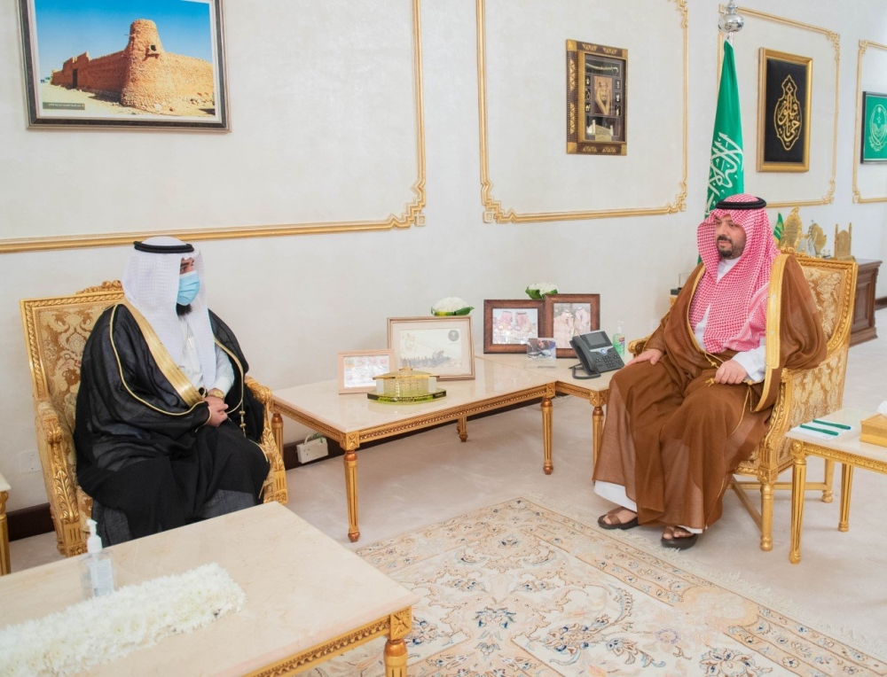 سمو أمير منطقة الحدود الشمالية يستقبل مدير الهلال الأحمر المعيّن حديثاً