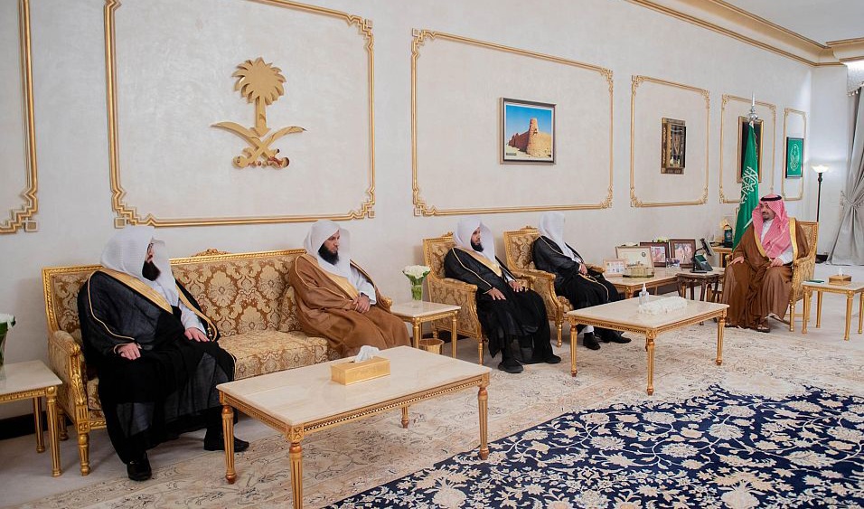 سمو أمير الحدود الشمالية يُدشِّنُ حملة هيئة الأمر بالمعروف