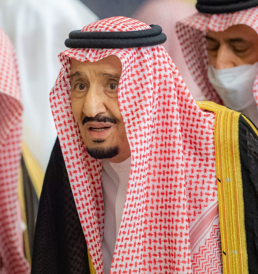 خادم الحرمين الشريفين يستقبل أصحاب السمو والفضيلة والمعالي وجمعاً من المواطنين