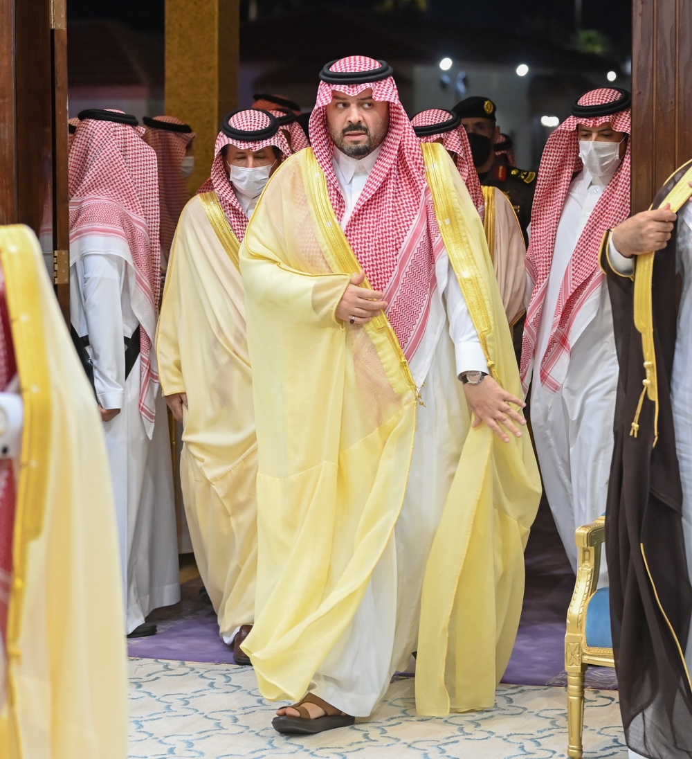 سمو أمير الحدود الشمالية يستقبل المعزين في وفاة والدته رحمها الله