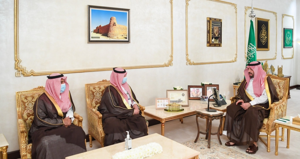 سمو أمير الحدود الشمالية يدشن حملة مشروع زكاة الفطر بالمنطقة