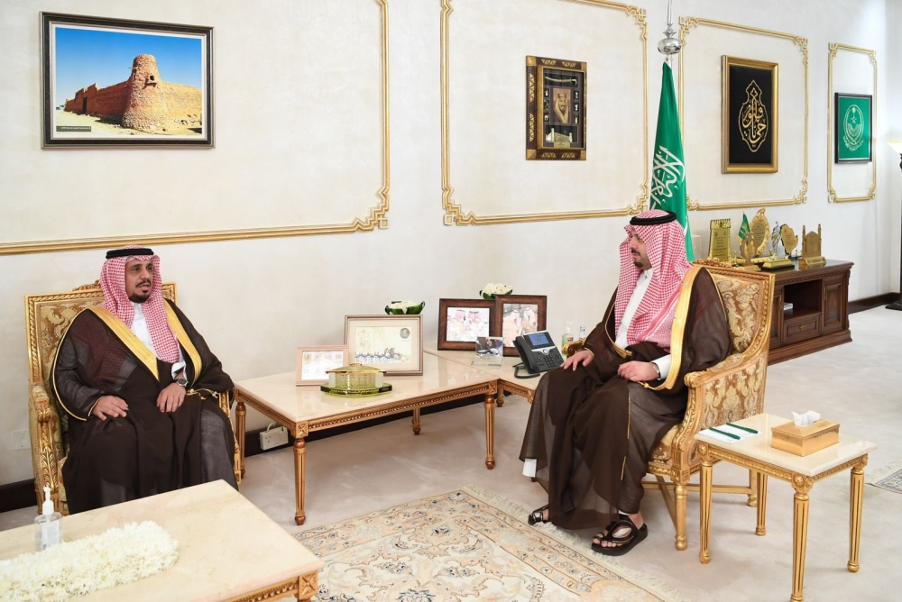 سمو أمير الحدود الشمالية يستقبل رئيس فرع النيابة العامة بالمنطقة