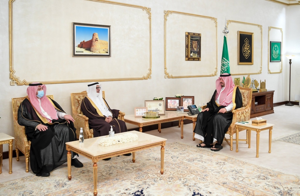 سمو الأمير فيصل بن خالد بن سلطان يستقبل رئيس جامعة الحدود الشمالية والوكلاء
