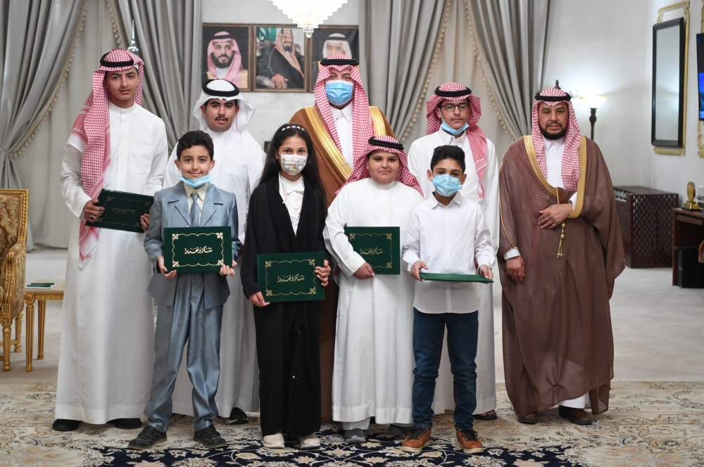 سمو أمير الحدود الشمالية يكرم الفائزين بمسابقة