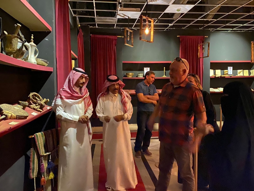 وفد من جامعة الحدود الشمالية يزور ثقافة وفنون الشمالية