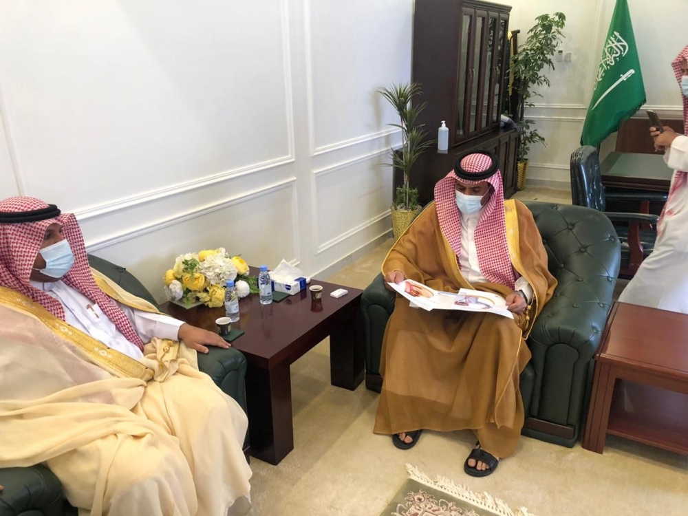 محافظ العويقيلة بمنطقة الحدود الشمالية يطلق حملة ( اعتزاز ) بالمحافظة