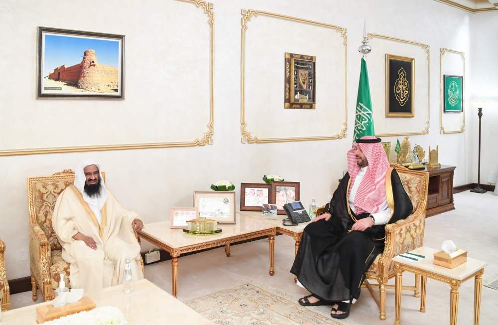 سمو أمير الحدود الشمالية يستقبل الدكتور البصيلي