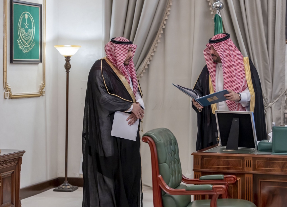 سمو أمير منطقة الحدود الشمالية يتسلّم التقرير السنوي عن أعمال فرع وزارة التجارة بالمنطقة