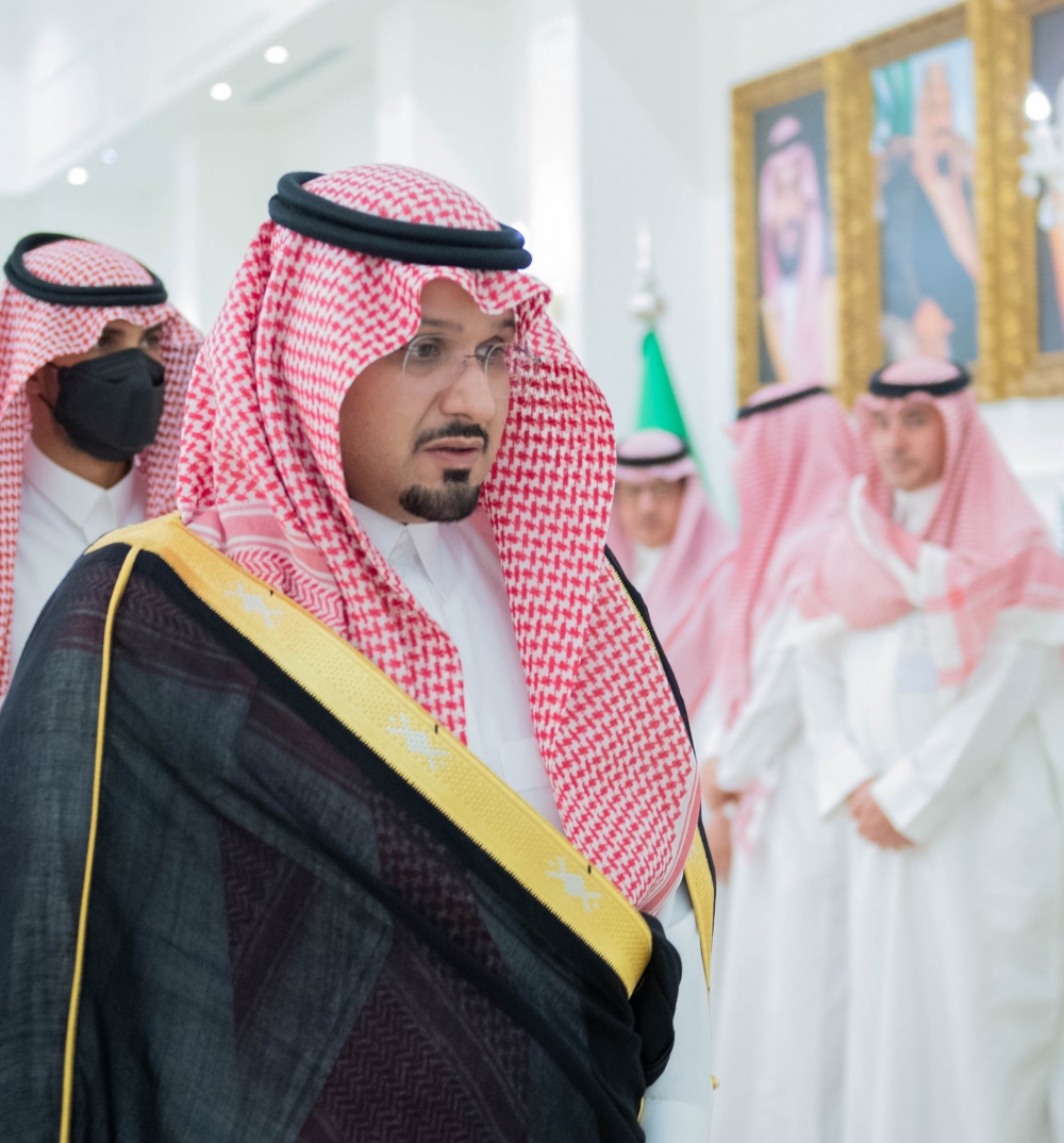 سمو نائب أمير الحدود الشمالية يستقبل وكيل الإمارة ومديري الأقسام ومنسوبيها