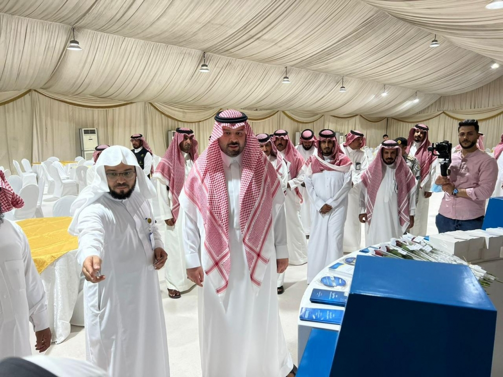 أمير منطقة الحدود الشمالية يزور معرض هيئة الأمر بالمعروف بمنفذ جديدة عرعر
