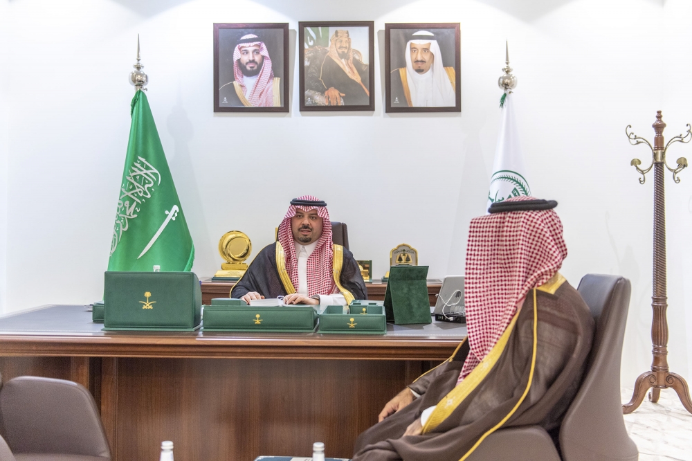 سمو الأمير فيصل بن خالد يطلع على تصميم طريقي الدائري الشمالي والجنوبي بمدينة عرعر