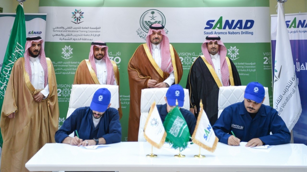 سمو أمير الحدود الشمالية يشهد توقيع عقود توظيف 80 خريجاً من التدريب التقني والمهني بالمنطقة